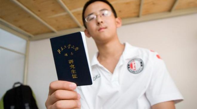 染红后微笑离场!前国脚怒批韦世豪:不顾集体利益 惯犯 永远改不了